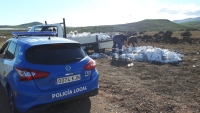 La Policía Local expedienta a una empresa por verter 2.100 kilos de escombros en Jinámar