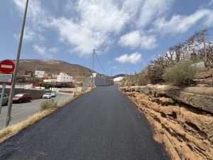 El Ayuntamiento asfalta la calle José de Viera en El Roque