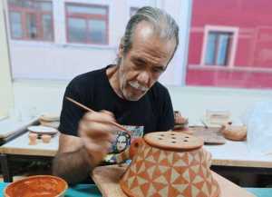 La técnica ancestral de cerámica aborigen protagoniza un curso taller en la Cueva Pintada