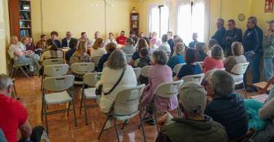 Hoya de Pineda presenta sus propuestas en su asamblea abierta y proyecta el barrio hacia el futuro