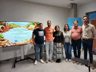 El Mercado de Guía analiza los retos y oportunidades del relevo generacional en el sector agrario canario