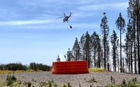 El Gobierno prueba el uso de balsas portátiles para abastecer los helicópteros en incendios forestales