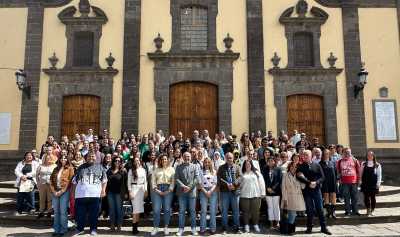 120 alumnos reciben su titulación en la clausura de los 8 PFAEs de Guía de Gran Canaria