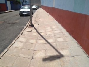 Sale a licitación la rehabilitación de aceras en la calle Salvador Dalí, en Sardina