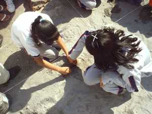Cueva Pintada invita a niños y niñas de entre 6 y 12 años a convertirse en arqueólogos este verano