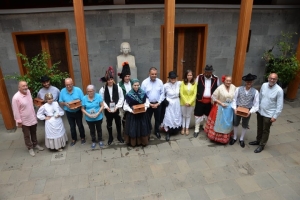El alcalde de Guía recibió a los grupos participantes en el Festival Nacional de Folclore Isla de Gran canaria