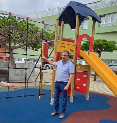 Parques y Jardines rehabilita la zona de juegos infantil de San Antonio