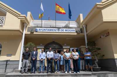 Mogán guarda un minuto de silencio  por las víctimas mortales de este fin  de semana por violencia de género