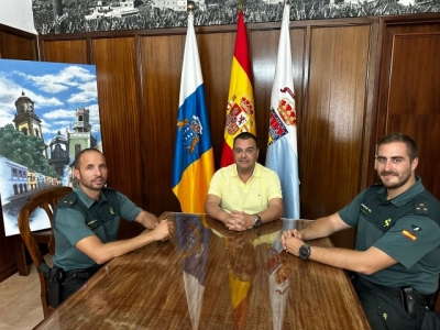 El alcalde da la bienvenida al nuevo capitán de la Primera Compañía de la Guardia Civil en Guía