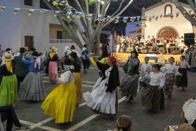 Veneguera reúne el talento de las escuelas artísticas de Mogán, Arucas y Teror en una noche dedicada al folclore