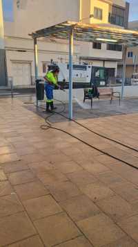 Telde ejecuta una jornada intensiva de limpieza viaria en Clavellinas