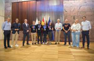 El Gobierno reconoce a la delegación tinerfeña medallista en el Mundial de Natación de Singapur
