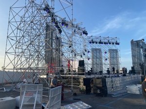 Gáldar repara una de las torres de sonido del escenario del Carnaval y convoca este sábado a 7.000 personas en La Quinta