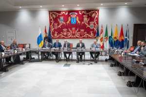 Clavijo traslada a los partidos su estrategia para que el Estado facilite recursos que protejan a Canarias de los efectos de la guerra