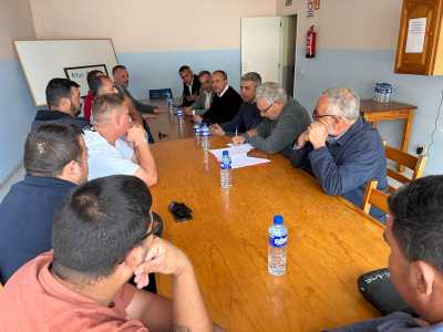 Gobierno y Cabildo abordan la situación de la actividad pesquera en Tazacorte tras el pago de la ayuda para paliar las pérdidas por la erupción