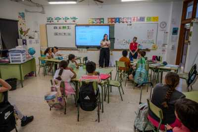 Mogán impulsa la lectura entre el alumnado de 3º de Primaria con la entrega de 136 libros