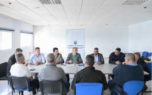 Narvay Quintero presentó hoy en la Dársena Pesquera de Santa Cruz de Tenerife esta medida de carácter extraordinario, financiada con fondos del Ejecutivo regional, para paliar la merma de ingresos de los armadores con base en Canarias derivada de la