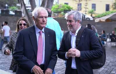 Clavijo resalta la aportación a la identidad y memoria lingüística de Canarias de la obra del profesor Trapero