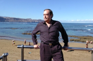 La Biblioteca Insular de Gran Canaria impulsa un homenaje al poeta Jorge Justo Padrón cuando se cumplen casi tres años de su desaparición