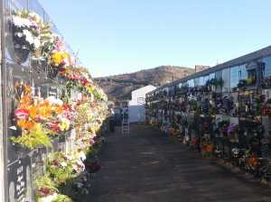 El Ayuntamiento de Guía  amplía el horario de los cementerios por la celebración este domingo del Día de la Madre