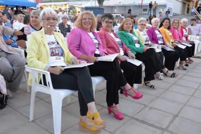 Comienzan las fiestas de La Atalaya con la lectura del pregón a cargo de 'Las Chicas de las Carrozas'