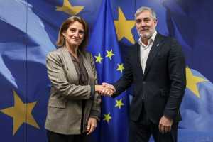 Ribera se abre a valorar la continuidad de la exención en las tasas de emisiones en cumplimiento del estatus RUP