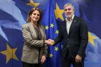 Ribera se abre a valorar la continuidad de la exención en las tasas de emisiones en cumplimiento del estatus RUP