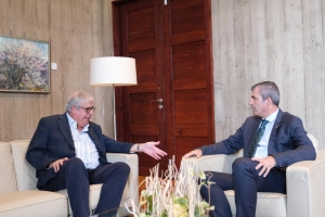 Manuel Domínguez recibe al cónsul honorario de Finlandia en Canarias