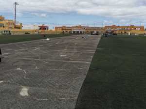Comienza la colocación del nuevo césped artificial en el Estadio de Barrial