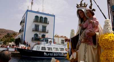 Devoción por la Virgen del Carmen  en la procesión marítima de  Playa de Mogán