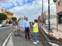 El alcalde visita la Avenida Carlos V ante el inicio de las obras de repavimentación