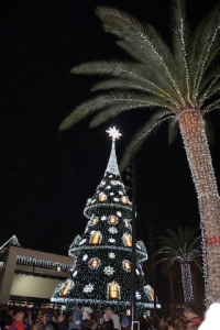 El C. C. Las Arenas inaugura el encendido navideño y el árbol de Navidad