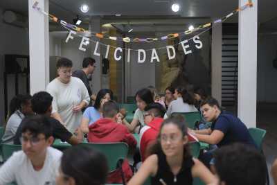 La Casa-Museo Pérez Galdós reivindica el legado universal del escritor con lecturas, actividades escolares y ofrenda floral, en el 181 aniversario de su nacimiento