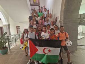 Telde recibe con música y regalos a nueve niños saharauis del programa ‘Vacaciones en paz’