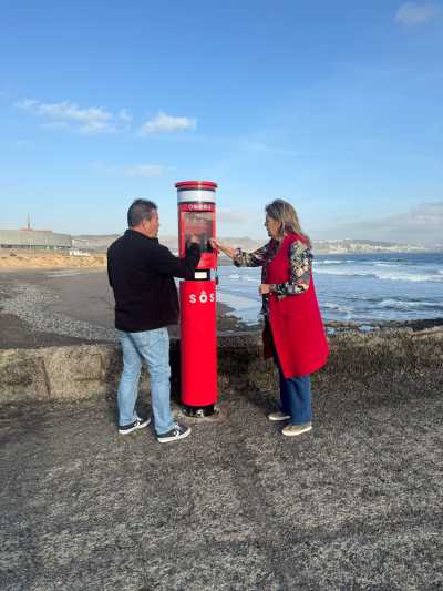 Las playas de La Restinga y San Borondón acogen dos nuevos tótems con dispositivos salvavidas