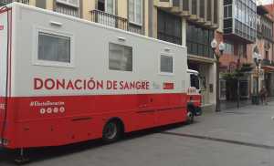 Una unidad móvil de donación de sangre está operativa desde hoy en la calle mayor de Triana
