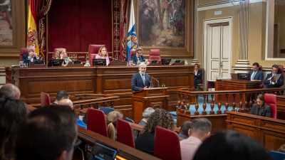 Clavijo pide a la oposición que vuelva al diálogo tras lograr el respaldo del Parlamento al Decreto Canarias