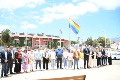 Telde inicia la celebración por el Día Internacional LGTBI+ en la ciudad con el izado de la bandera en El Cubillo
