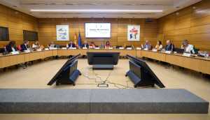 Monzón se adhiere a la solicitud de otras quince CCAA que instan al Ministerio de Sanidad a solucionar el conflicto por el Estatuto Marco con los médicos