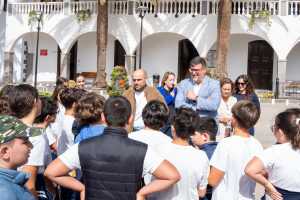 El Mes de Canarias acerca el legado musical a niños y jóvenes con los conciertos didácticos de Los Sabandeños