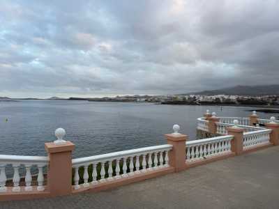 La Concejalía de Playas renueva el balizamiento del canal a nado de la costa de Telde