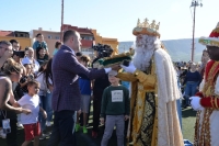 Los niños de Gáldar rerciben con mucha ilusión la llegada de los Reyes Magos