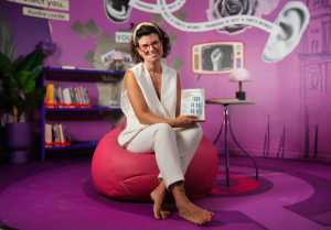 Aránzazu Gutiérrez cuestiona los mitos de la familia y las carencias del sistema de protección de la infancia en su libro ‘Todo lo que no ves’