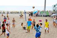 100 Alumnos de los IES Támara y El Tablero aprenden a jugar al voley playa