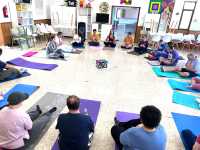 El ‘Yoga para todos’ regresa al Centro Ocupacional Comarcal Santa María de Guía para mejorar el bienestar de sus usuarios