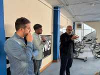 El consejero insular de Deportes visita el Polideportivo Paco Artiles, que encara su apertura en los próximos meses