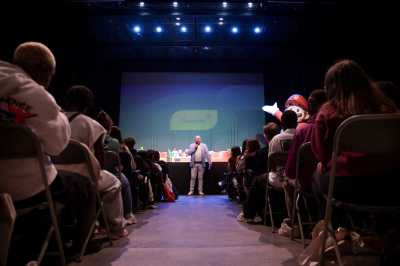 Proexca acerca a la juventud las oportunidades laborales que suponen los sectores estratégicos