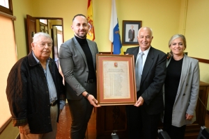 El Ayuntamiento dona al Juzgado de Paz un cuadro con el nombre de sus titulares desde 1871
