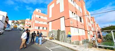 El Ayuntamiento de Guía trabaja para que este verano finalice la rehabilitación exterior de las viviendas sociales de La Atalaya, el casco y San Roque