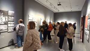 Un recorrido por la fotografía, el arte y la ruralidad en la visita del Centro de Mayores de Guía a la Casa de Colón y el Museo Elder